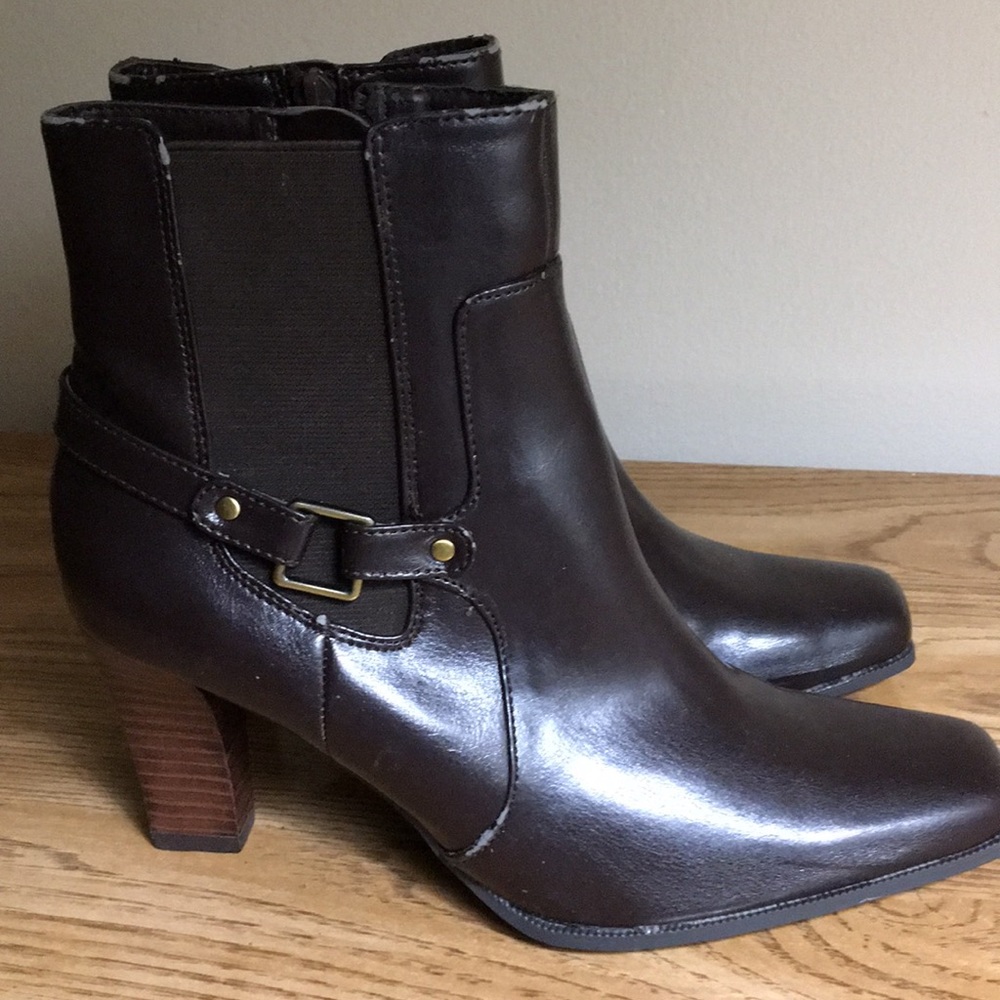SZ 8 Brown ankle Boots